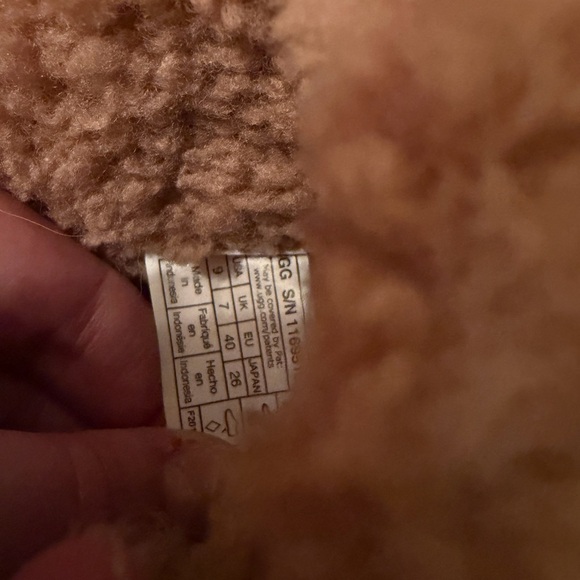 UGG Ultra Mini Alina Platform Boot - Picture 6 of 8